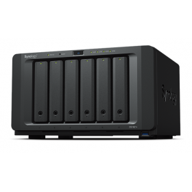 SYNOLOGY NAS TOWER 6BAY 2.5"/3.5" SSD/HDD SATA, 2xSSD NVME M.2 2280, AMD RYZENTM V1500B 4CORE 2.2 GHz, 4GB SODIMM DDR4 ECC (UP TO 32GB), 4x1GbE, 3xUSB 3.2, 2xESATA. SCALABILITA FINO A 16 UNITA CON 2xDX517